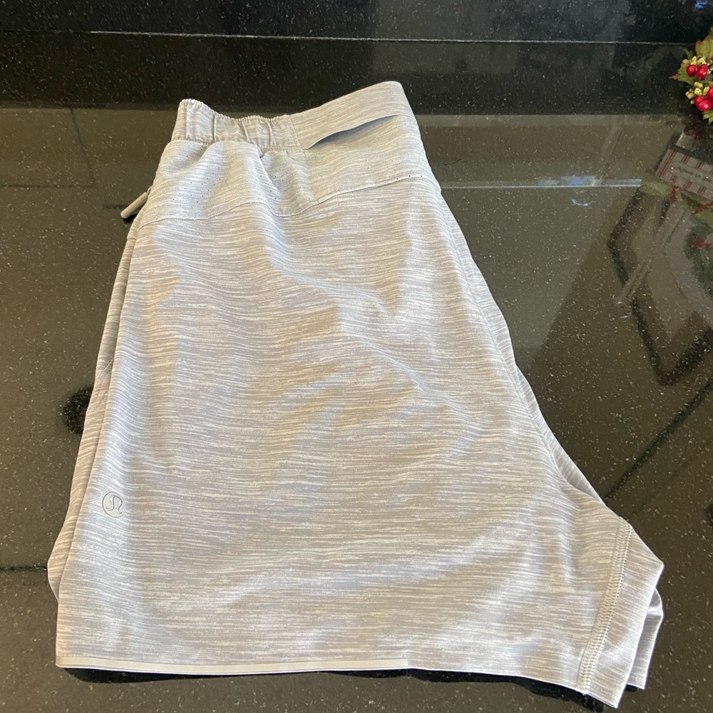 Mens 4” Lululemon shorts